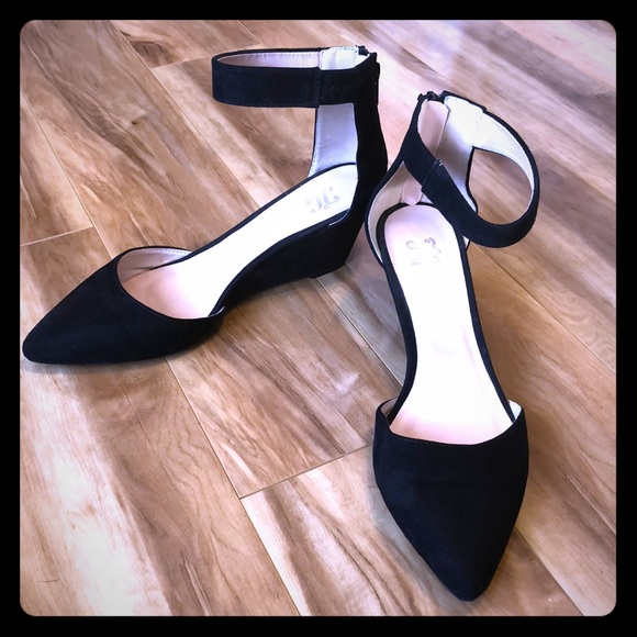 journee collection kova wedge pump